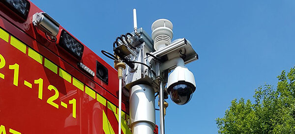 Auftragserfolg für Thies Clima: 100 Feuerwehrfahrzeuge erhalten mobile Wetterstationen 5 1 Einsatzfahrzeug Clima Sensor US Mast T