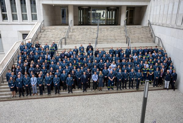 Bundesinnenministerium würdigt THW-Kräfte für internationale Hilfseinsätze 10 20230918 empfang bmi gruppenbild jan holste s