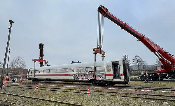 Thüringen: Übergabe zweier ICE-Waggons für künftige Eisenbahntunnel-Übungsanlage 10 2024 12 13 EisenbahntunneluebungsanlageThueringen xs
