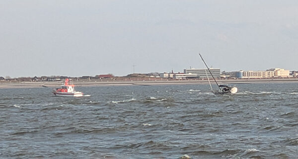 Seenotretter befreien vor Norderney sechsköpfige Familie aus großer Gefahr 3 2025 04 15 Seenotretter s
