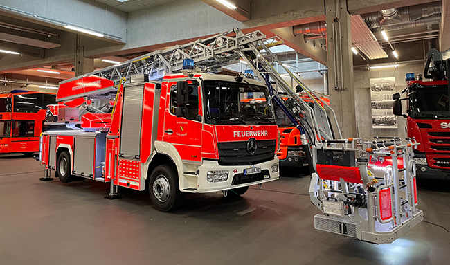 Rosenbauer übergibt 1.000. XS-Drehleiter an Berufsfeuerwehr Karlsruhe