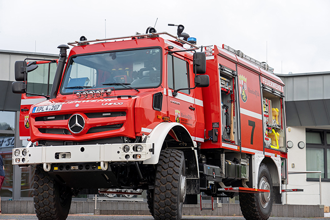 Ab Werk verfügt der hochgeländegängige Unimog 5023 über kurze Rahmenüberhänge und eine Bodenfreiheit von einem halben Meter. 