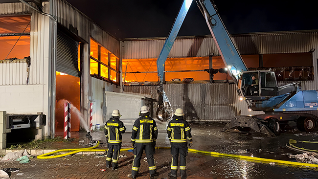Brand auf Recyclinghof in Hambühren 1 Brand auf Recyclinghof Hambühren