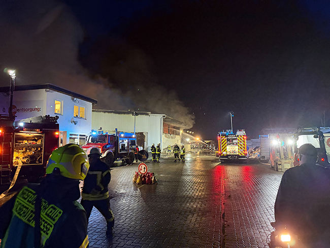 Brand auf Recyclinghof in Hambühren 5 Brand auf Recyclinghof Hambühren
