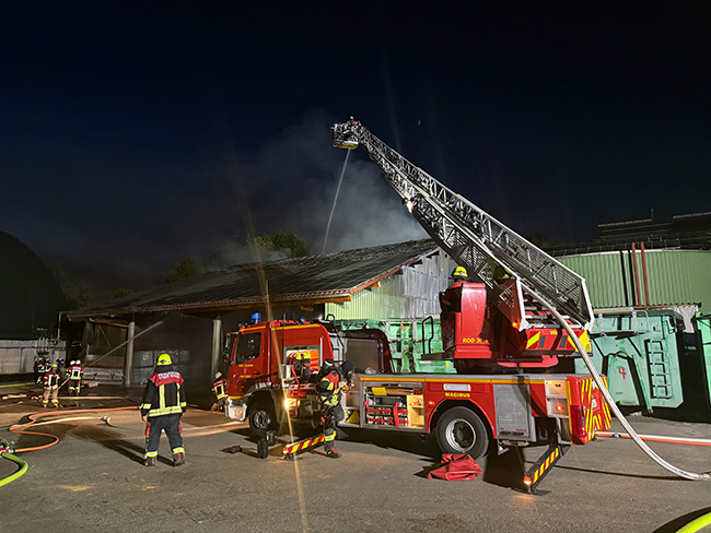 Feuerwehrinspektionsbereich Roding meldet 2 Brände 2 Brand Unterprombach 3s