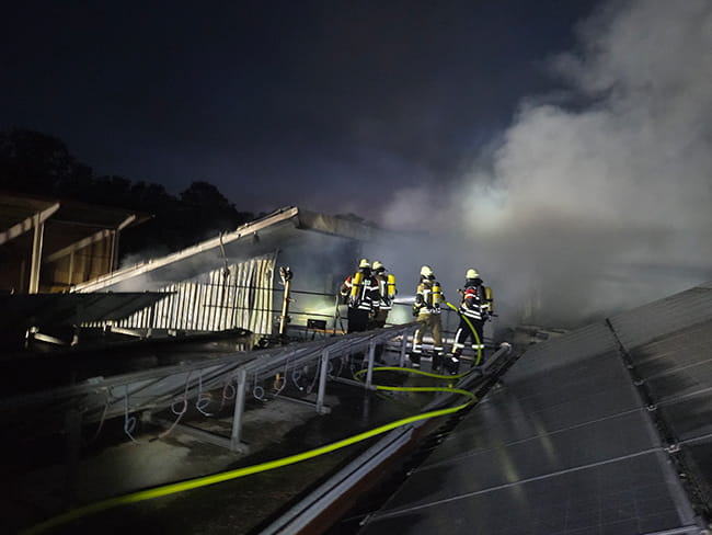Feuerwehrinspektionsbereich Roding meldet 2 Brände 3 Brand Unterprombach 4s