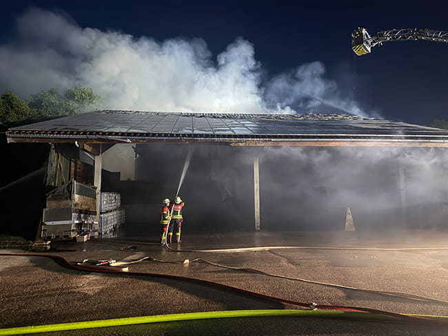 Feuerwehrinspektionsbereich Roding meldet 2 Brände 4 Brand Unterprombach 5s