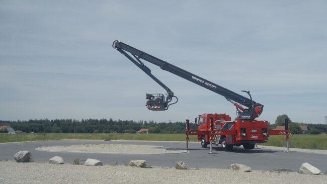 Bronto Skylift - Rekordzahl von Leichtbau-Hebebühnen für Europa 2 Bronto Skylift F32TLK Gesamtansicht