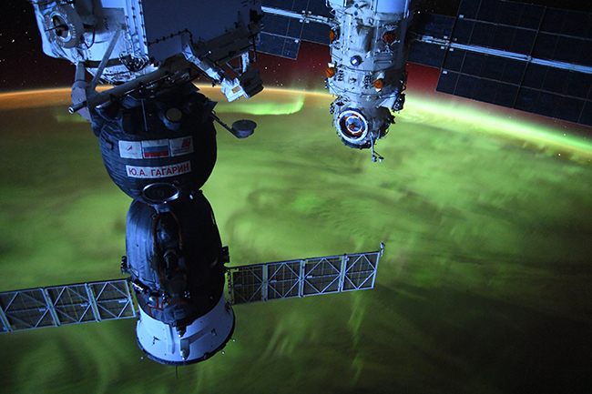 Sonnensturm X45 - ESA trainiert Ernstfall 1 grüne Polarlichter fotografiert von der ISS