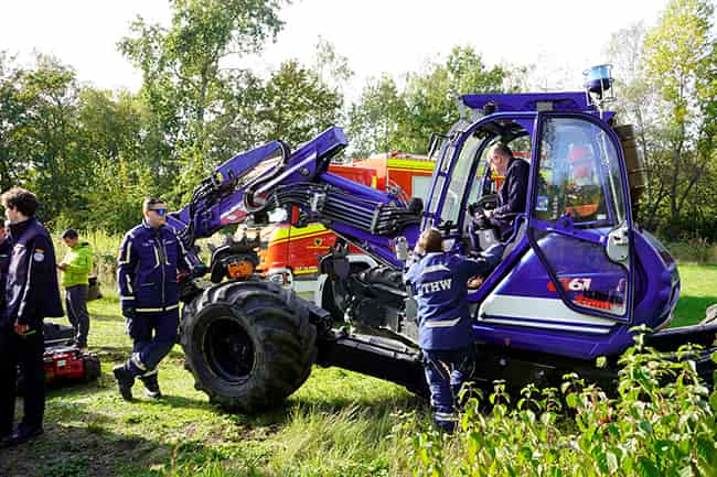 Feuerwehr Fachjournal 1 svg+xml;charset=utf