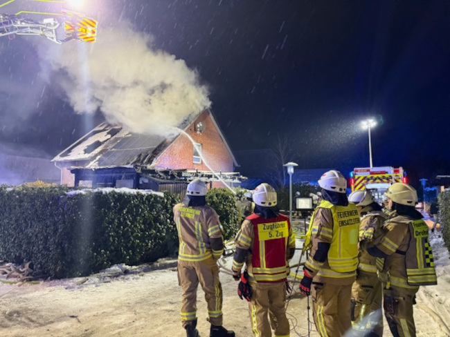 Dachstuhlbrand in Immensen fordert Großaufgebot der Feuerwehr