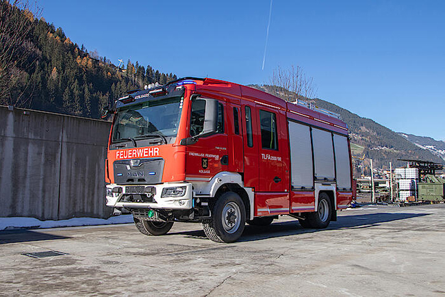 RETTER 2025: EMPL präsentiert 6 interessante Einsatzfahrzeuge 2 RETTER 2025: EMPL zeigt TLFA 2000/100 PRIMUS Feuerwehr Kolsass