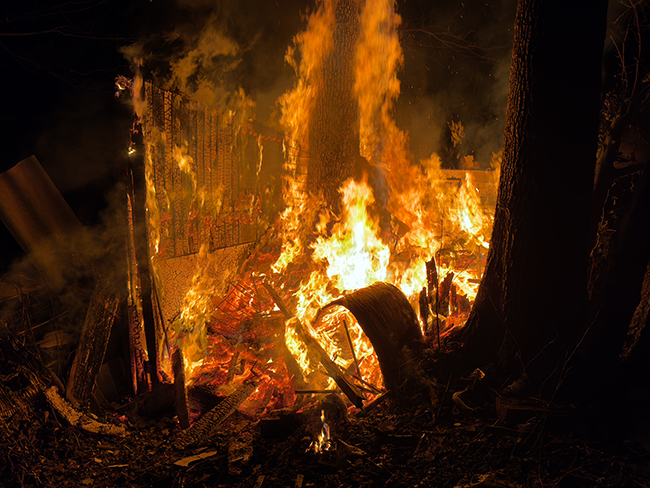 FW Nienburg / Weser: Zwei Einsatzstellen auf einem Grundstück