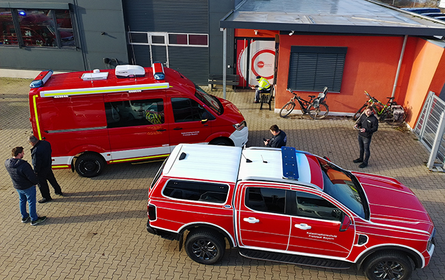 Ölwehr Landkreis Regensburg nimmt neue Einsatzfahrzeuge in Betrieb