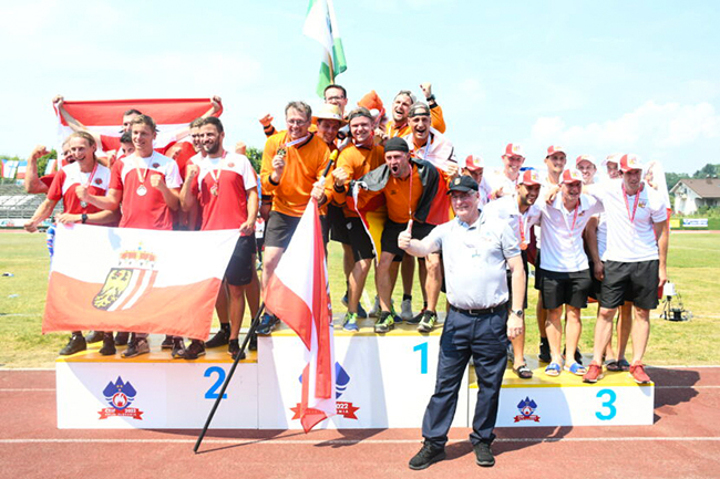 Sieben Goldmedaillen für „Team Germany“ bei CTIF-Olympiade 1 FKU 13 Siegerehrung mit Praesident Loeschangriff Maenner Team Maerkisch Oderland 0x553 c 650 300