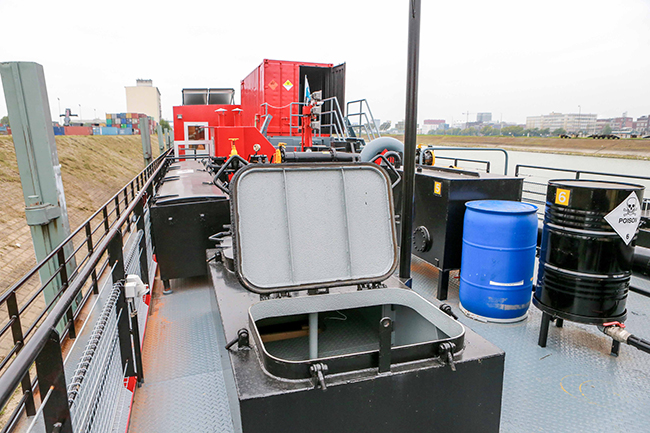 Regina Rheni Deck vorne