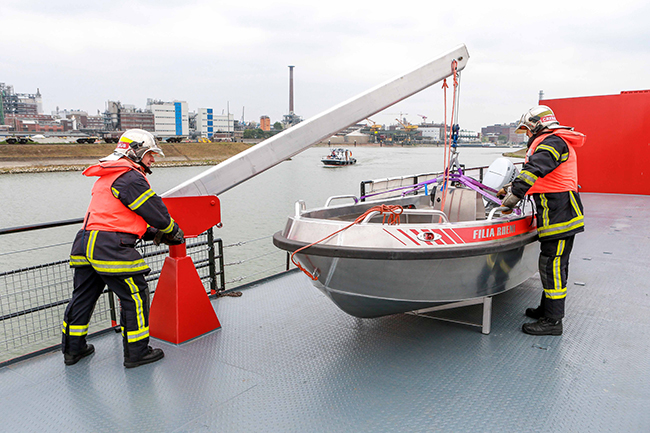 Regina Rheni - bordeigenes Motorboot