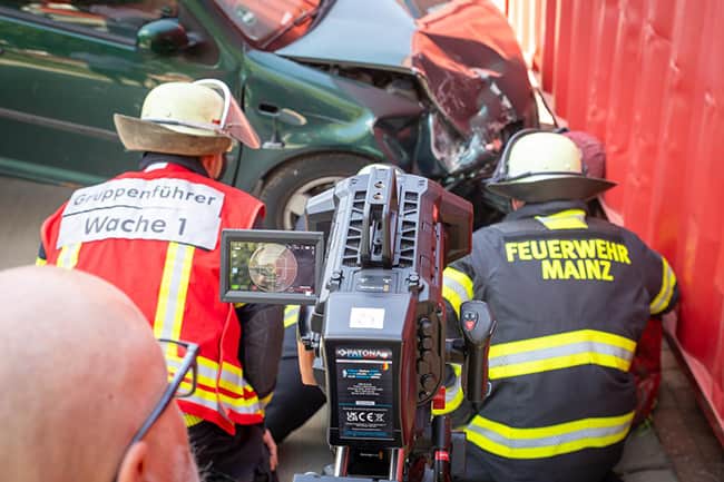 Feuerwehr Fachjournal 1 Making-Of: Filmaufnahmen einer Übung zu einem Verkehrsunfall mit der Spezialkamera - Foto: Feuerwehr Mainz