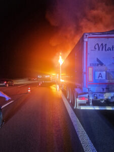 Feuerwehr Neuss im spontanen Einsatz - Eintreffen