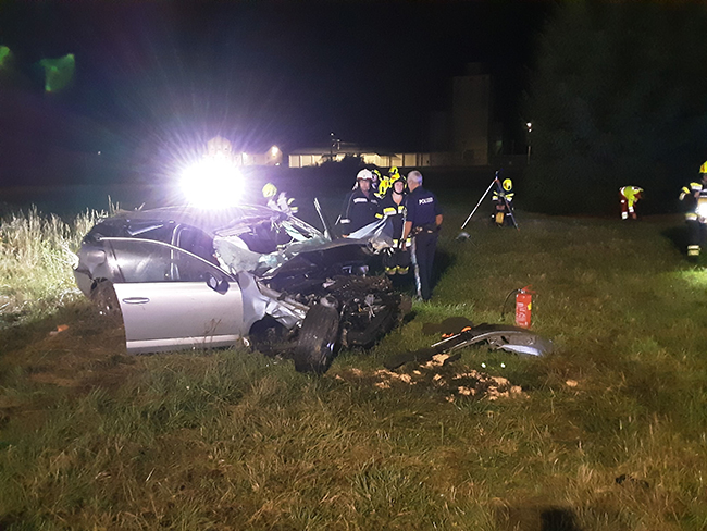 Preding-Wieselsdorf, Österreich: Pkw durchbricht Schranken – Fahrer schwer verletzt 2 Feuerwehr Preding VU 13Juli25 8s
