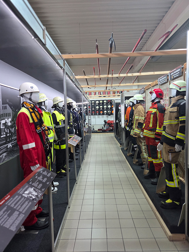 Gang im Feuerwehrmuseum Bayern. Bild: Arian Bayer