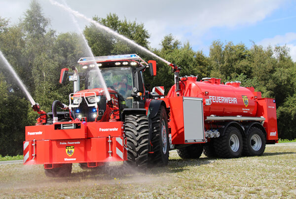 Feuerwehrtraktor von Rebo auf der Florian 2025