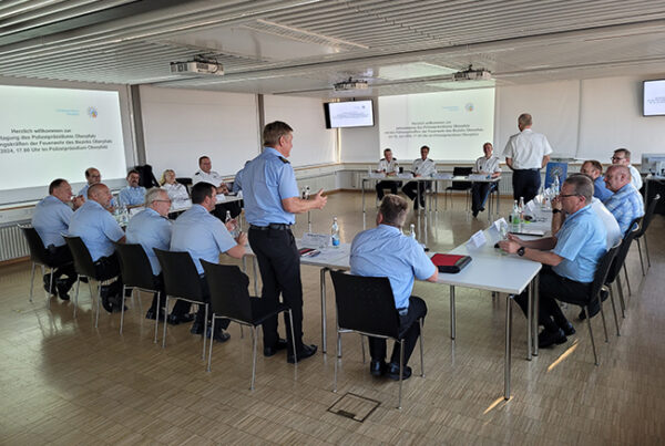 Führungskräfte der Oberpfälzer Feuerwehren treffen sich mit Polizeipräsidium 3 Fuehrungskraeftetagung PP Oberpfalz Feuerwehr s