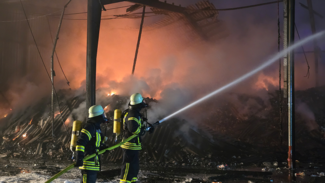 Fernwasserversorgung durch Feuerwehr Lemgo sichergestellt.