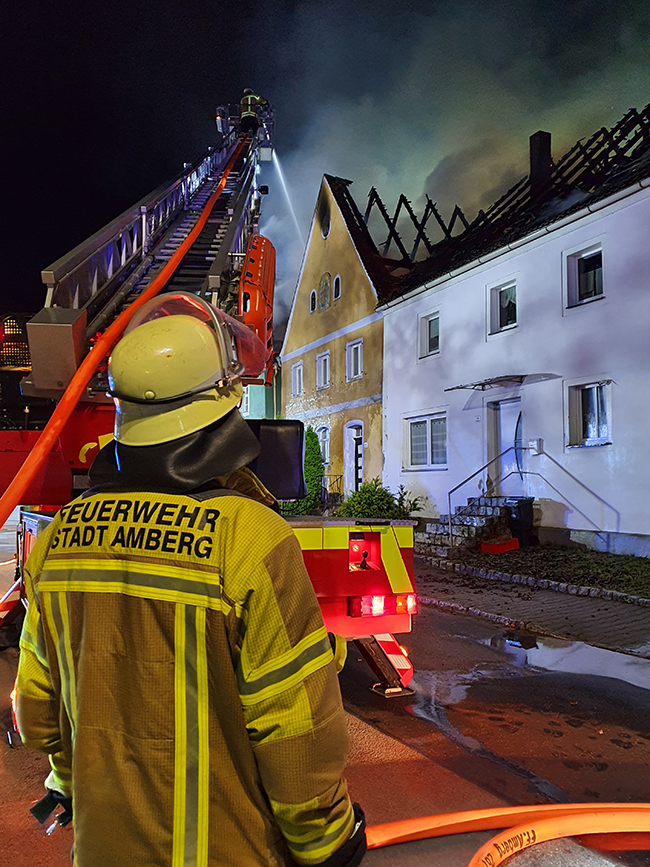 Großbrand 25. Mai 2020 Hohenburg 10 Großbrand Hohenburg 25. Mai 2020 DLK Amberg