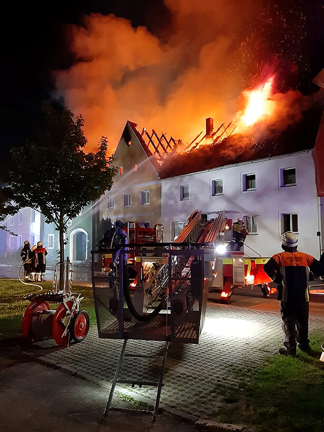 Großbrand 25. Mai 2020 Hohenburg 7 Großbrand Hohenburg 25. Mai 2020 DLK Amberg