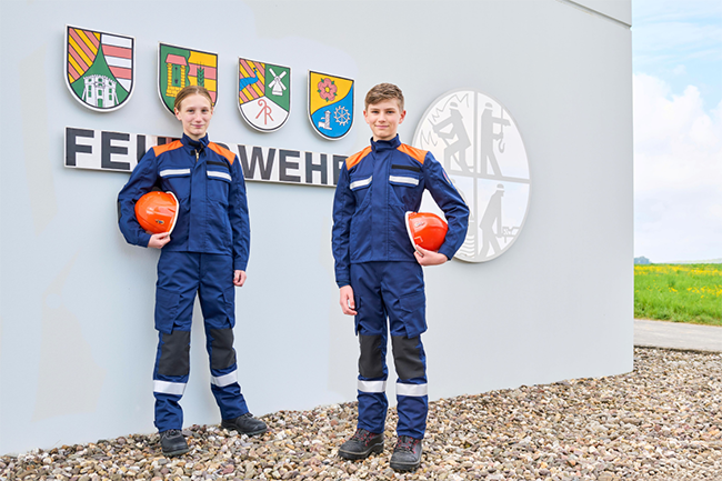 RETTmobil 2025: HB Protective Wear bringt neue Kollektion „HB-FeuerwehrHELDEN“ für die Jugendfeuerwehr auf den Markt 1 Kollektion HB FeuerwehrHELDEN RETTmobil 2s