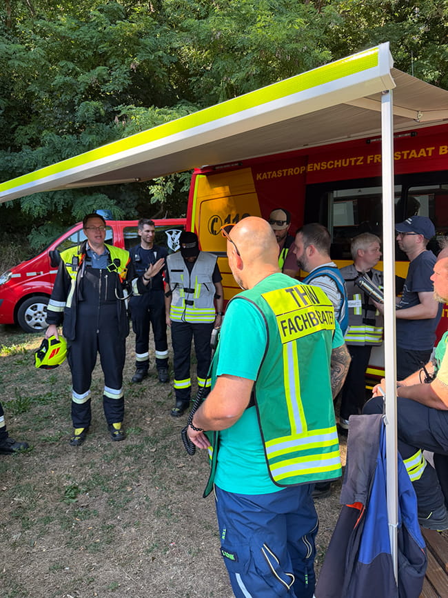 Vegetationsbrand bei Kreuzwertheim – Schneller Feuerwehreinsatz verhindert Ausbreitung auf den Waldbestand 2 Vegetationsbrand bei Kreuzwertheim