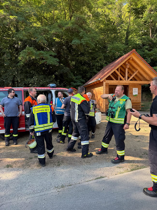 Vegetationsbrand bei Kreuzwertheim – Schneller Feuerwehreinsatz verhindert Ausbreitung auf den Waldbestand 5 Vegetationsbrand bei Kreuzwertheim