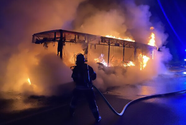 Linienbusvollbrand auf B455 2s