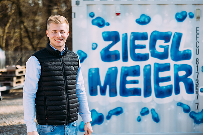 Lucas Zieglmeier informiert über das Leistungsspektrum der Zieglmeier Tankstellen GmbH zu mobilen Tanklösungen. Zieglmeier Tankstellen GmbH