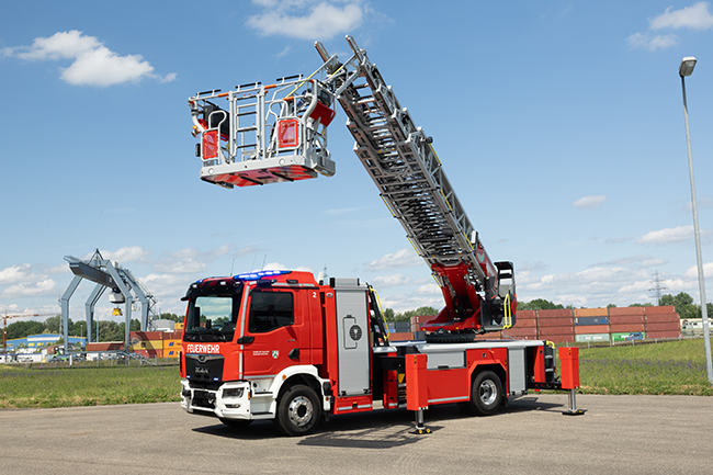 Feuerwehr Fachjournal 1 svg+xml;charset=utf