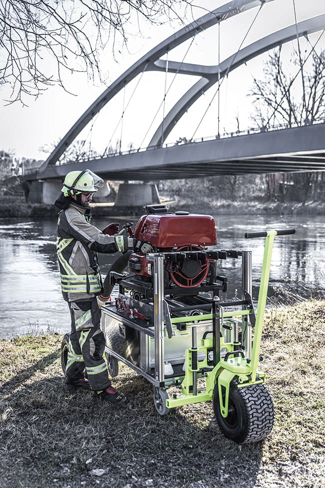 MUNK offroad als Innovation für den Outdoor-Einsatz: Munk Rettungstechnik bringt Rollcontainer ins Gelände 3 MUNK offroad premium 04
