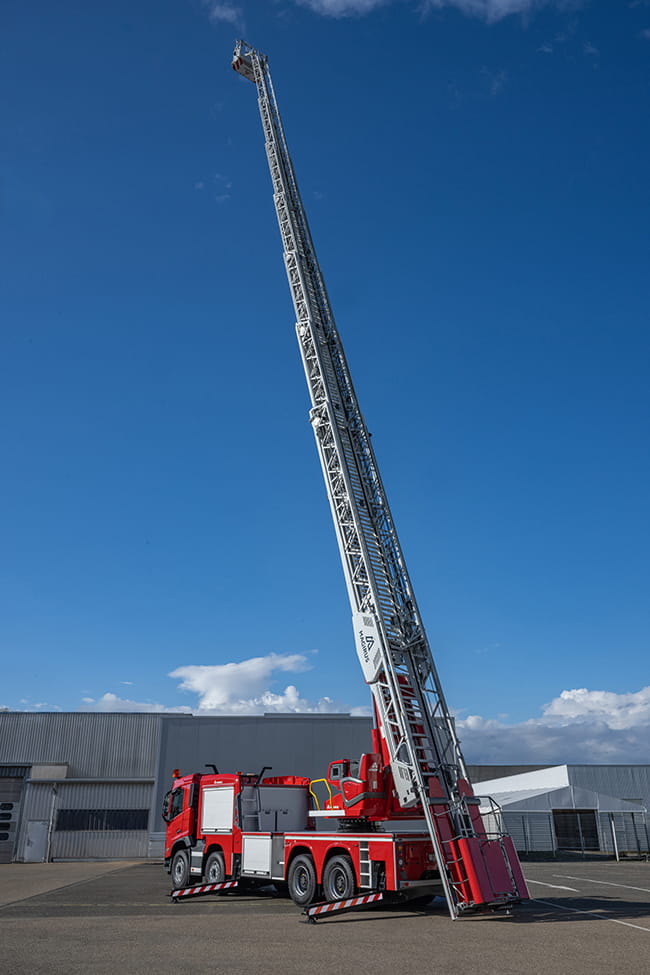 Magirus entwickelt mobile Antennenmastsysteme für den Defense-Bereich 2 Magirus PR Defense Innovationsoffensive 02s