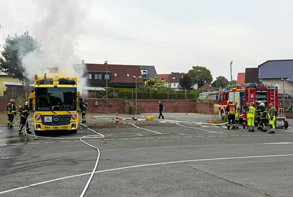Brennender Müllwagen fährt zur Feuerwehr