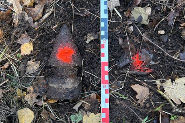 Granaten im Wald gefunden 1 Panzergranate
