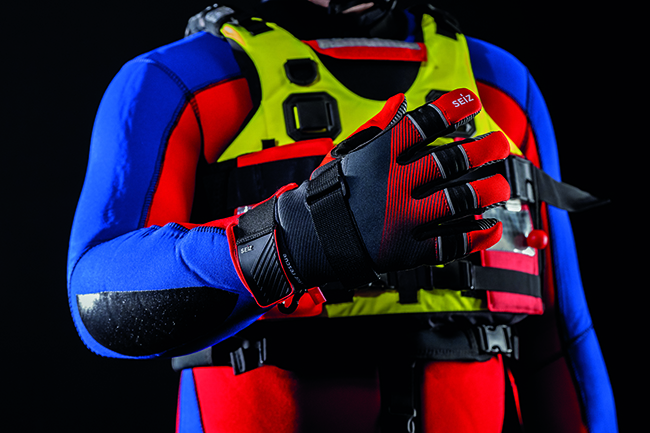 RETTmobil: SEIZ betritt neue Ufer mit speziell für Wasserrettung entwickeltem Schutzhandschuh 2 SEIZ WATER RESCUE V2 s