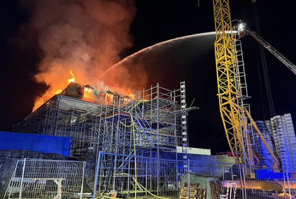 Brand im Herrenhaus am Schloss Hardenberg 6 Schloss Hardenberg Brand 251121 03s