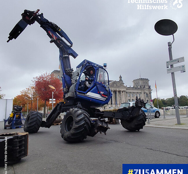 MdB trifft THW - Remscheider Schreitbagger in Berlin vorgestellt 6 MdB trifft THW