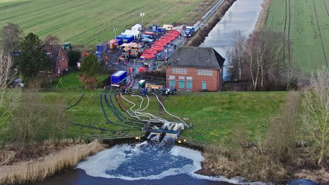 THW Großübung "Notschöpfen" im Kreis Pinneberg erfolgreich abgeschlossen 1 Notschöpfen Großübung THW