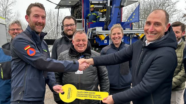 THW CBRN Uebergabe Bild