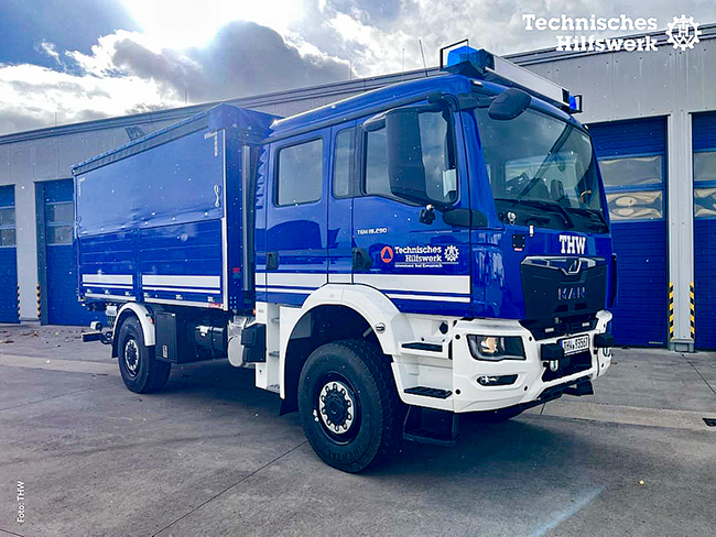 Flutkatastrophe Ahrweiler - THW baut Behelfsbrücke ab 6 Fahrzeug Front