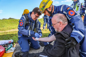 Blaues Chamäleon - 10 Ortsverbände des THW beüben Kriegsfall 6 Verletztenversorgung