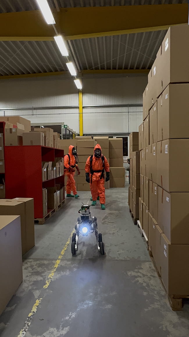 Spürroboter auf vier Beinen für sichere Feuerwehreinsätze 3 Spürroboter