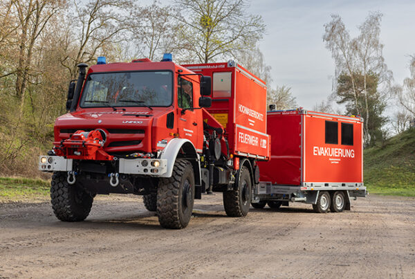 26 multifunktionale GW-L KatS mit Kran auf Unimog U 5023 für Hessen - einer zeigt sich auf der RETTmobil 3 Unimog GWL KatS Hessen 24 001