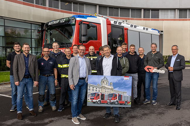 Rosenbauer übergibt die letzten Fahrzeuge der aktuellen AT-Generation an die Wiener Berufsfeuerwehr